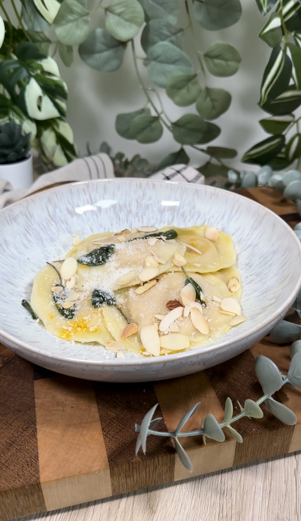 Vegane Kürbis-Ravioli in Salbei-Butter - Vegan Food Vibes
