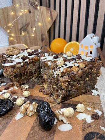 leckeres Früchtebrot mit verschiedenen getrockneten Früchten und Nüssen